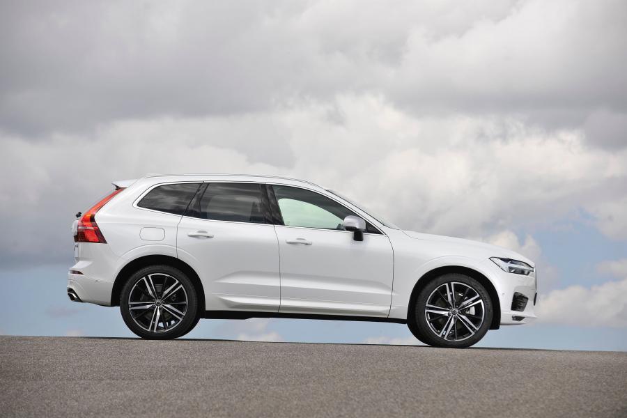  Volvo XC60 D5 R-Design 2017 года  (WW) (фото 13 из 26)